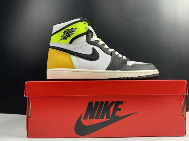 1 AIR RETRO OG 'VOLT GOLD' JORDAN HIGH 555088-118 0524